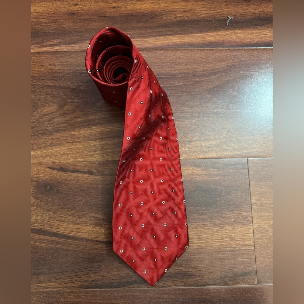 Brooks Brothers Makers Burgundy Pure Silk Tie with Geometric Design